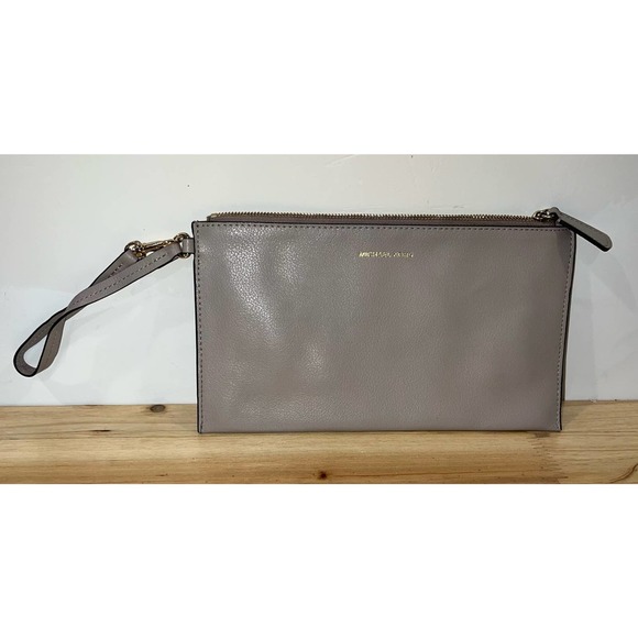 Michael Kors‎ Wristlet - Picture 1 of 4